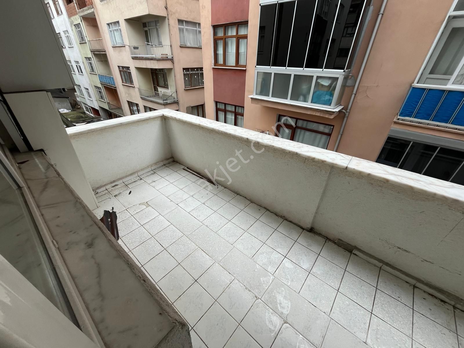 Trabzon'da Kiralık 2+1 Daire - Görsel 12