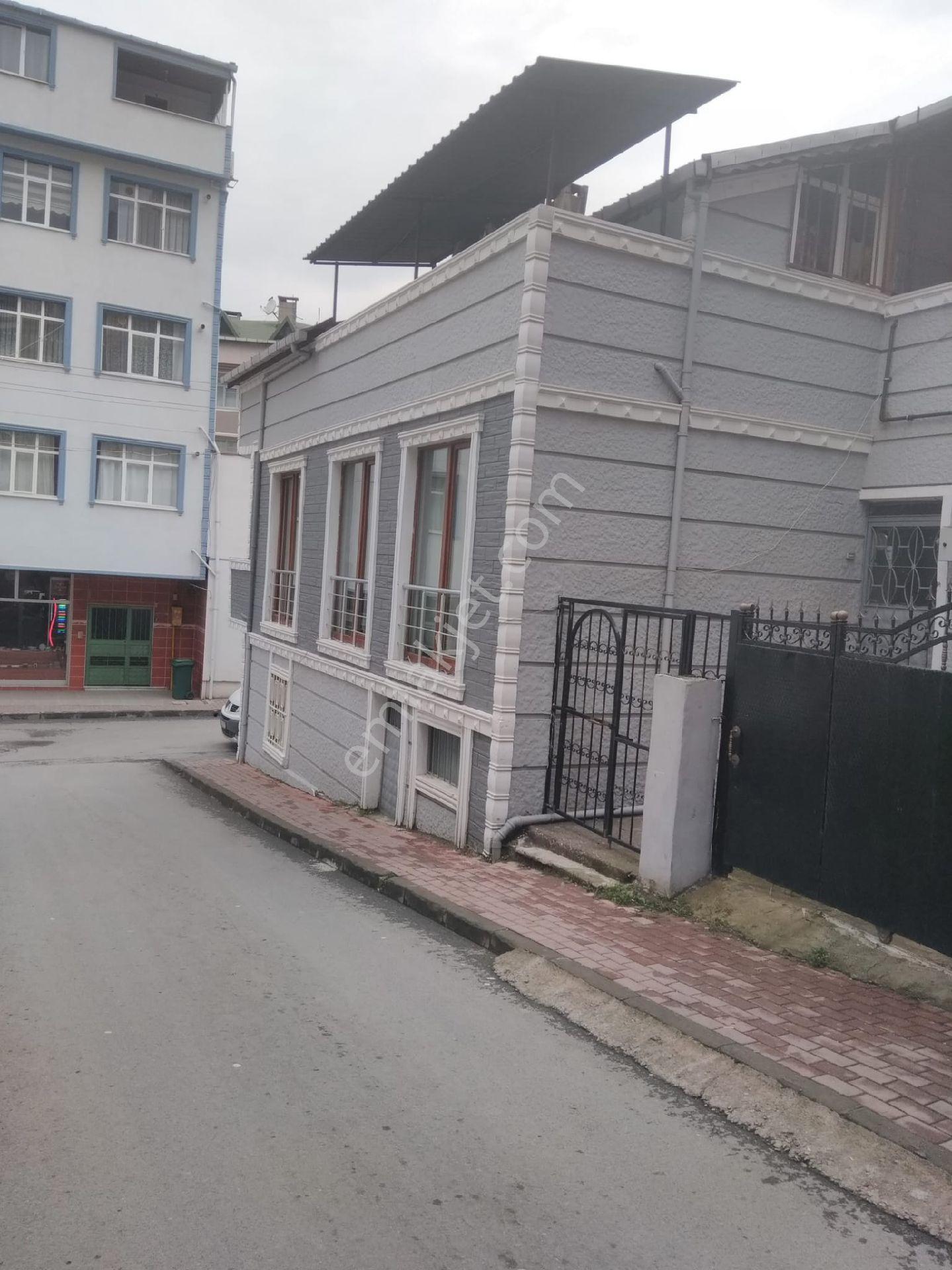 Aksede Komple Satılık Bina 2daire 1dükkan 241m2 - Görsel 4