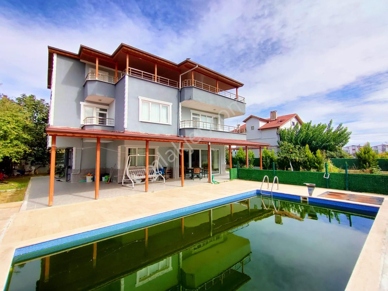 Tekirdağ Yeniçiftlik De Havuzlu 700 M2 Arsalı Muhteşem Mülk - Görsel 4