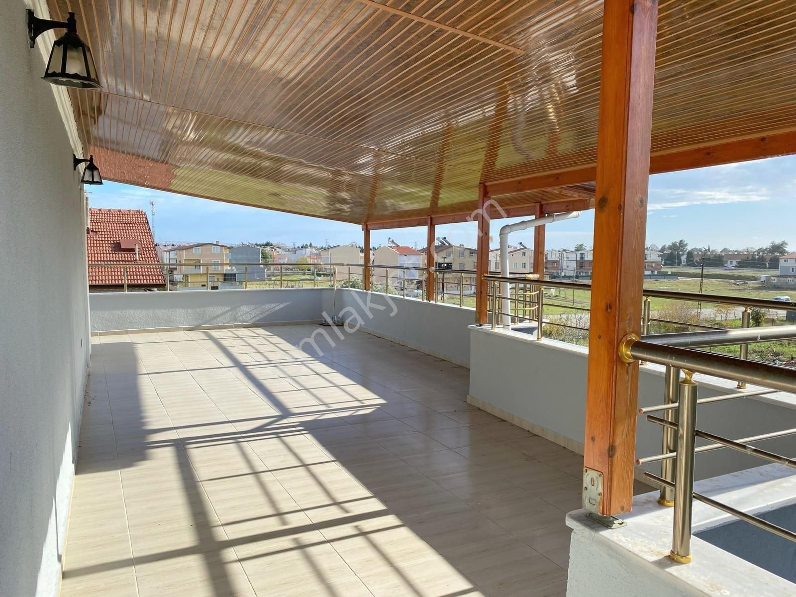 Tekirdağ Yeniçiftlik De Havuzlu 700 M2 Arsalı Muhteşem Mülk - Görsel 2