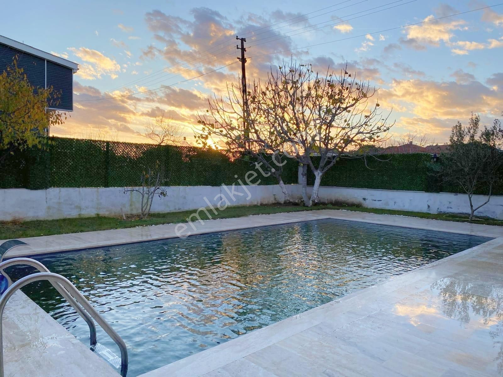 Tekirdağ Yeniçiftlik De Havuzlu 700 M2 Arsalı Muhteşem Mülk - Görsel 3