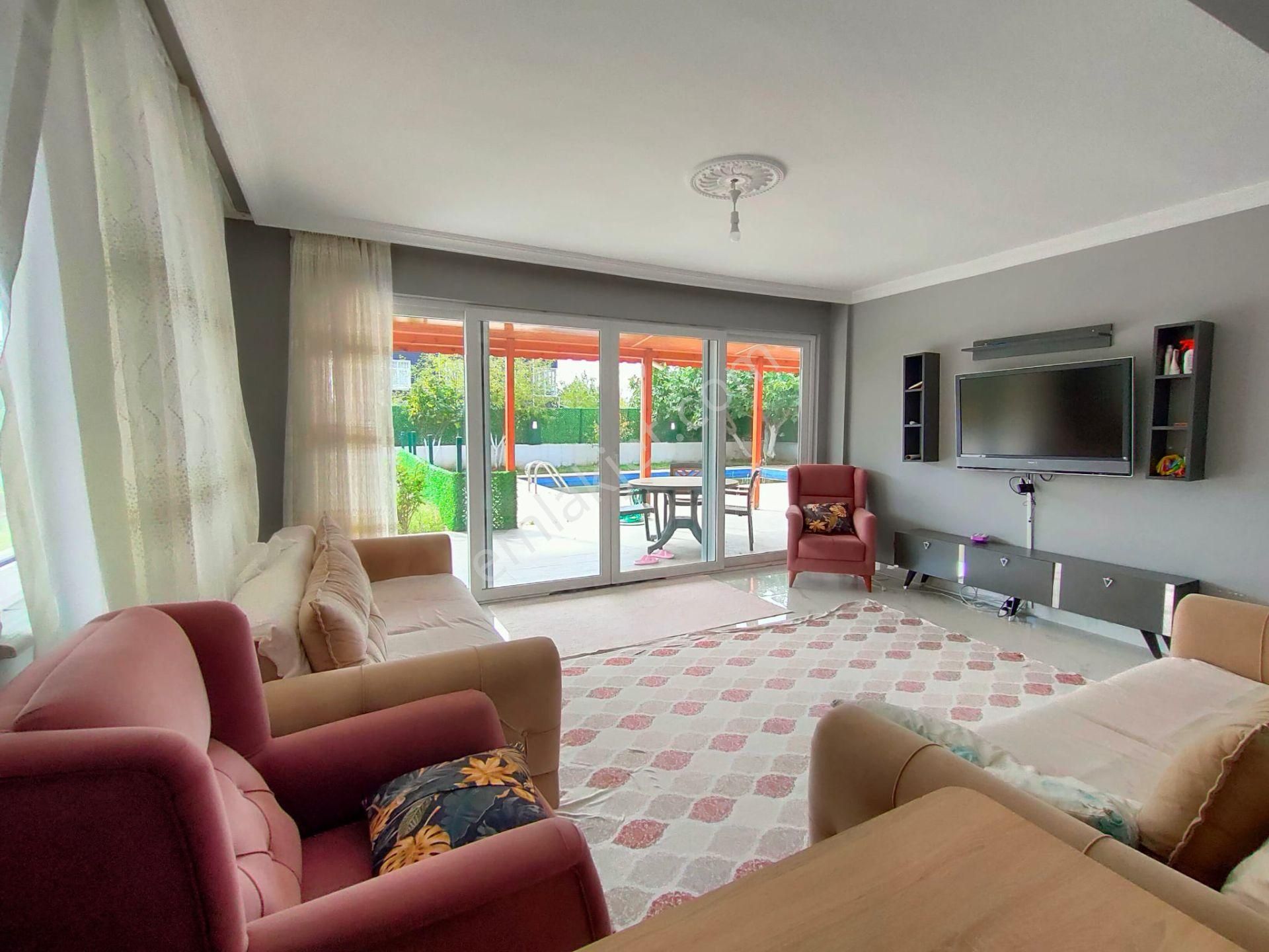 Tekirdağ Yeniçiftlik De Havuzlu 700 M2 Arsalı Muhteşem Mülk - Görsel 12