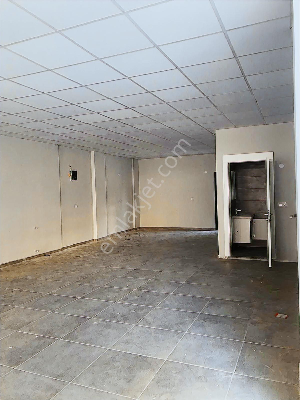 Kent Gayrimenkul'den Önü Açık Cadde Üstünde Kiralık Dükkan - Görsel 2