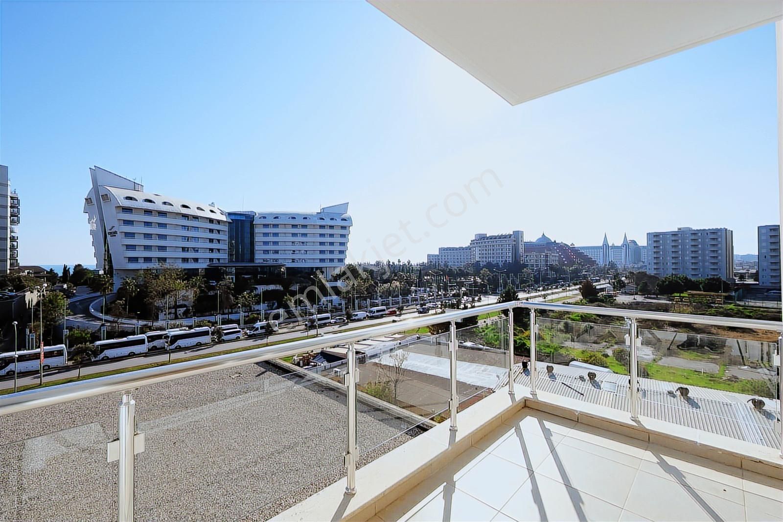 Çağrı Emlak'tan Kundu, Lara Turizm Yolunda Sitede 2+1 Daire.