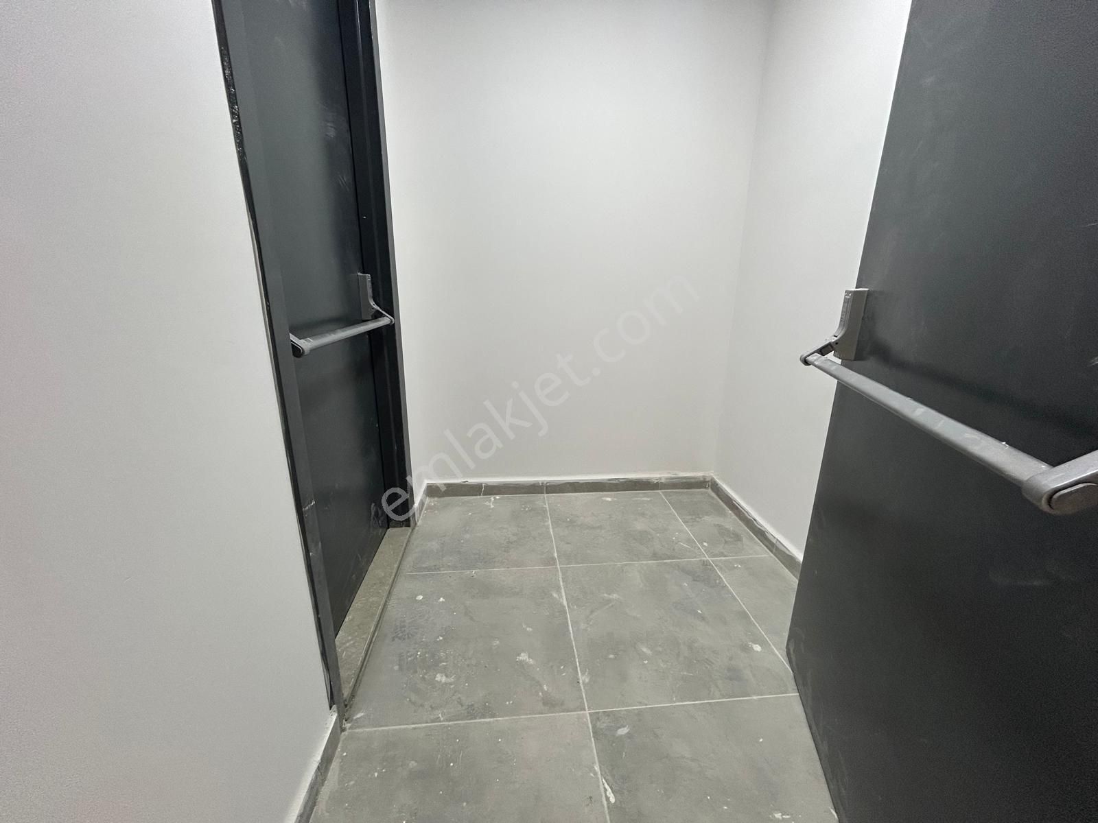 Kozyatağın'da Prestijli Bina Da Sıfır Balkonlu Net 70m2 2+1 - Görsel 19