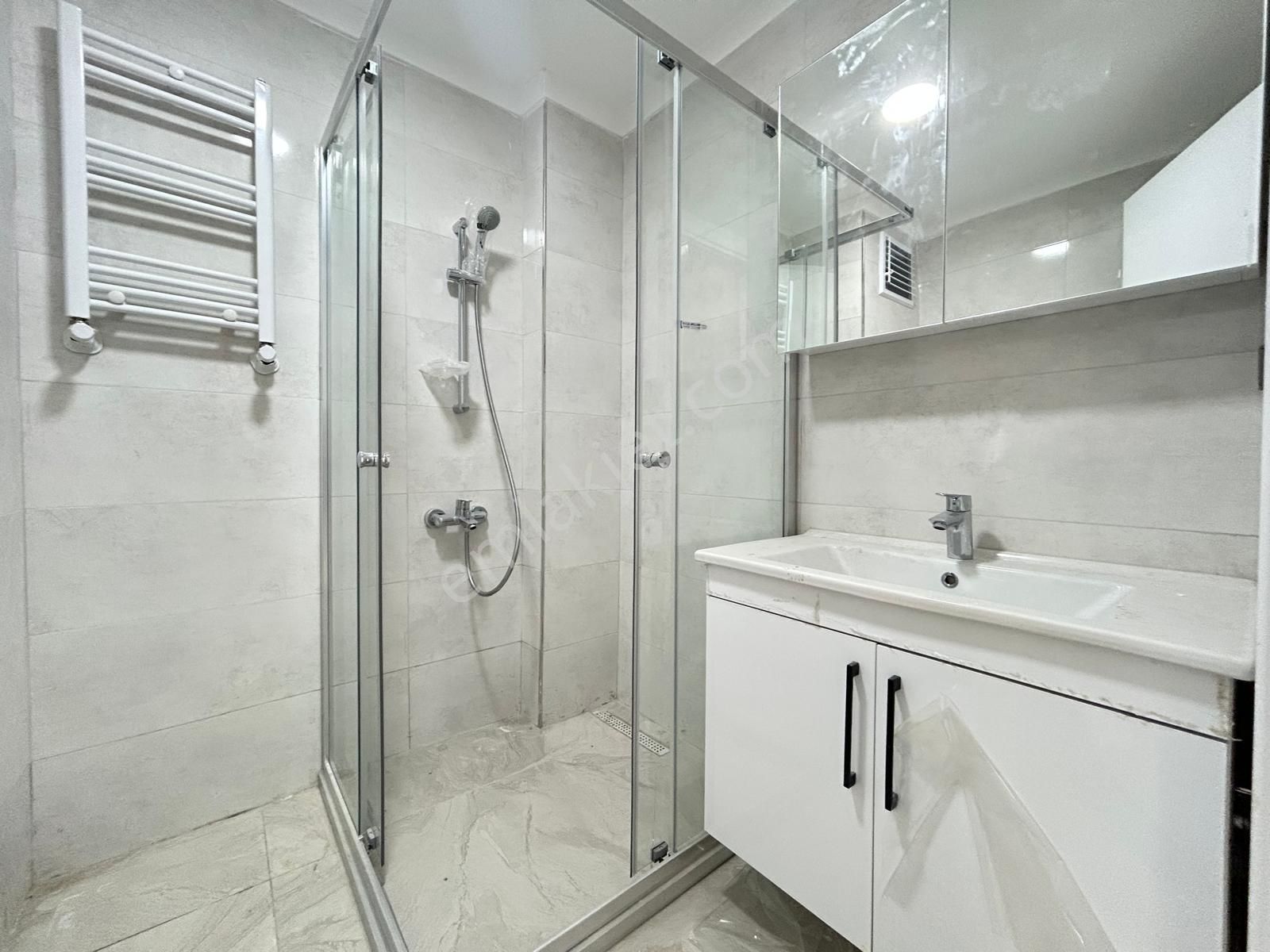 Kozyatağın'da Prestijli Bina Da Sıfır Balkonlu Net 70m2 2+1 - Görsel 20