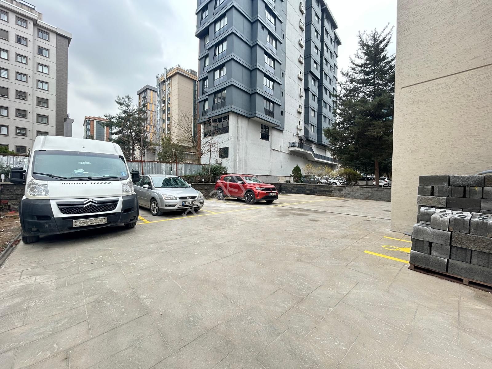 Kozyatağın'da Prestijli Bina Da Sıfır Balkonlu Net 70m2 2+1 - Görsel 27