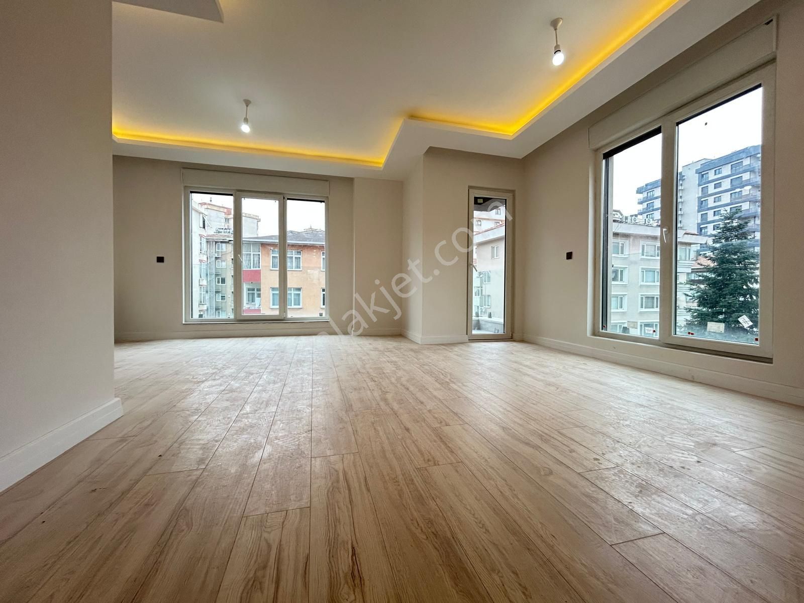Kozyatağın'da Prestijli Bina Da Sıfır Balkonlu Net 70m2 2+1 - Görsel 2
