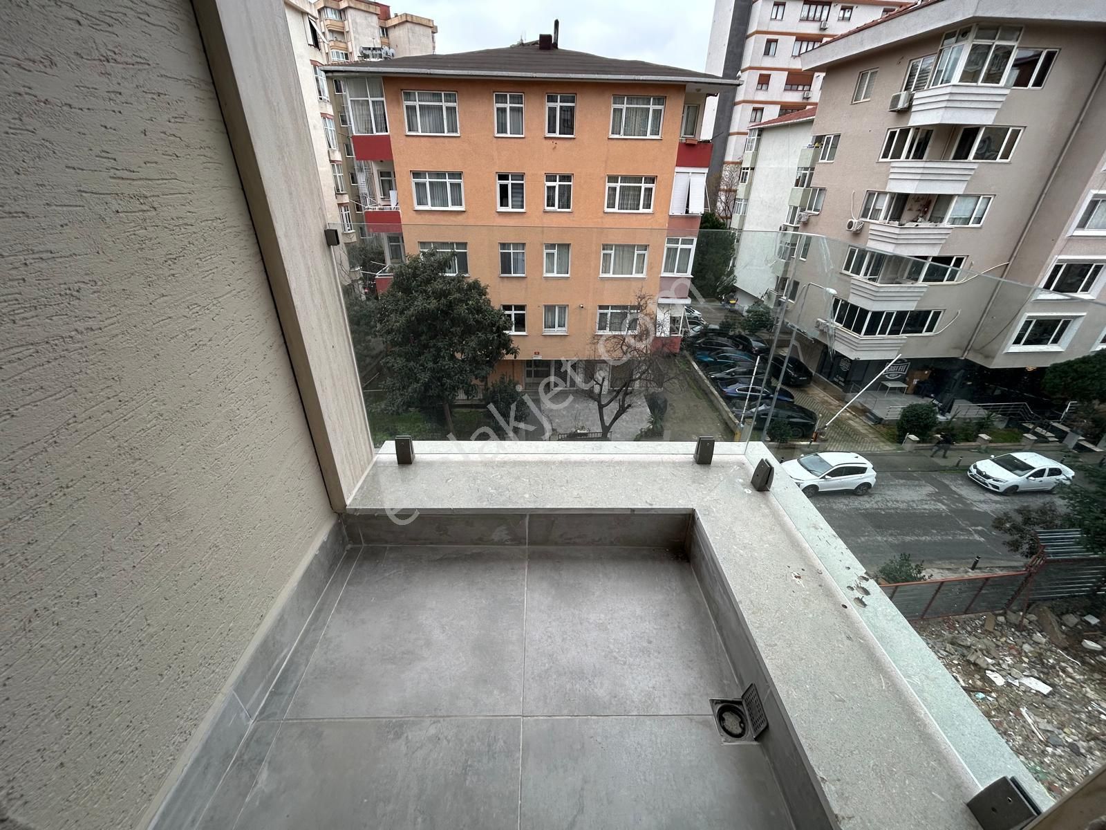 Kozyatağın'da Prestijli Bina Da Sıfır Balkonlu Net 70m2 2+1 - Görsel 6