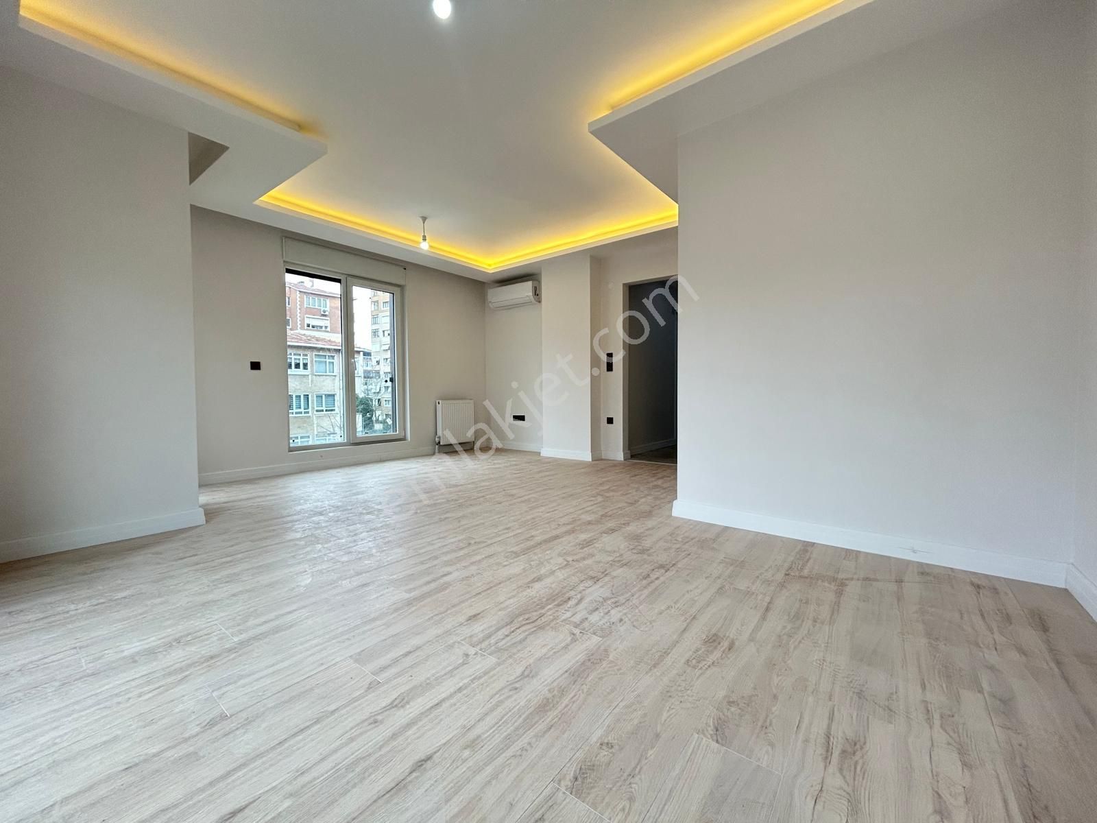 Kozyatağın'da Prestijli Bina Da Sıfır Balkonlu Net 70m2 2+1 - Görsel 4