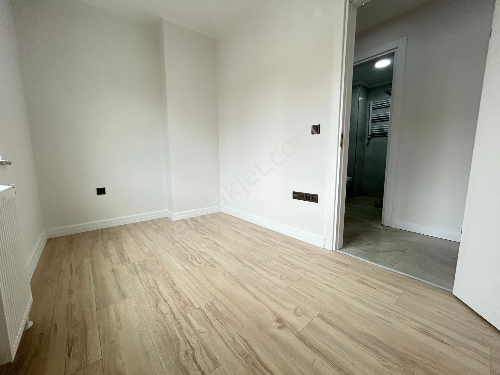 Kozyatağın'da Prestijli Bina Da Sıfır Balkonlu Net 70m2 2+1 - Görsel 12