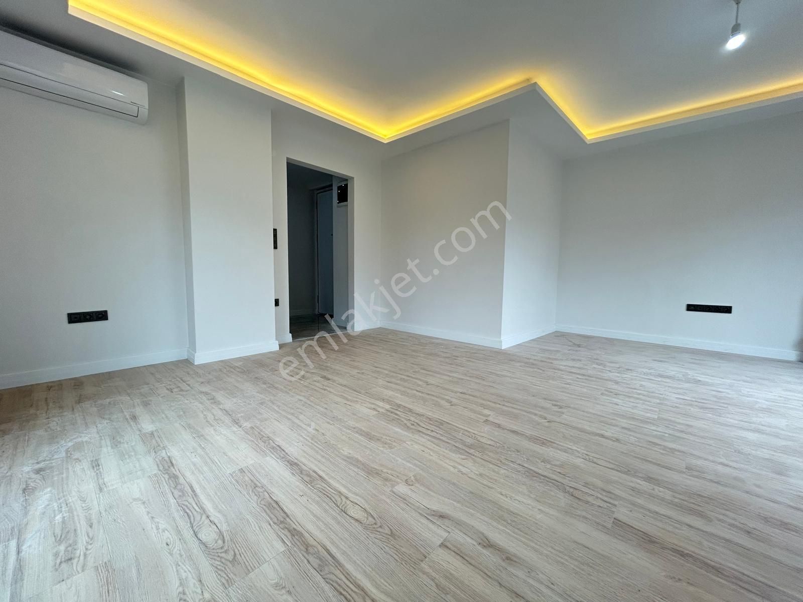 Kozyatağın'da Prestijli Bina Da Sıfır Balkonlu Net 70m2 2+1 - Görsel 3