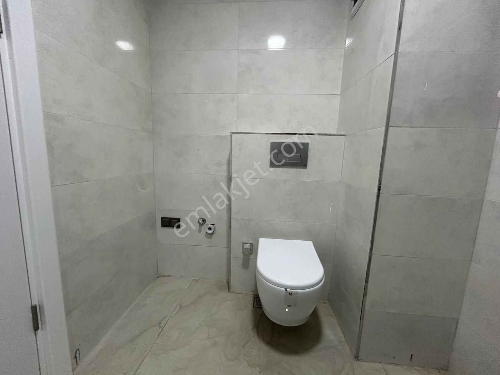 Kozyatağın'da Prestijli Bina Da Sıfır Balkonlu Net 70m2 2+1 - Görsel 22