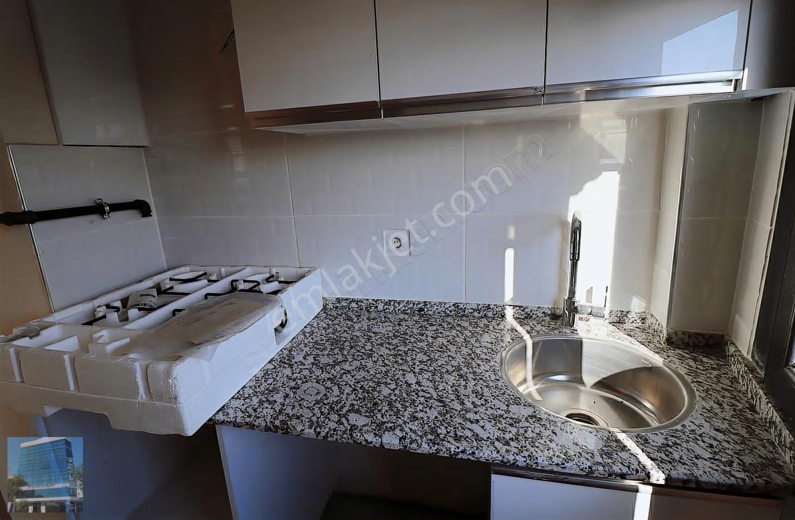 Karşıyaka Girne Bulvarında Satılık 1+1 Daire - Görsel 28