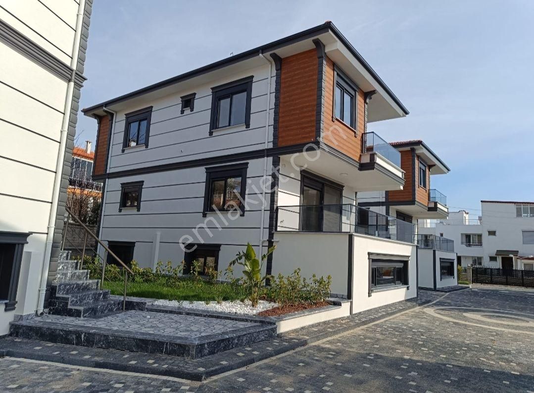 Taş Emlak'tan Sarımsaklıda 4+2 Müstakil Sıfır Villa