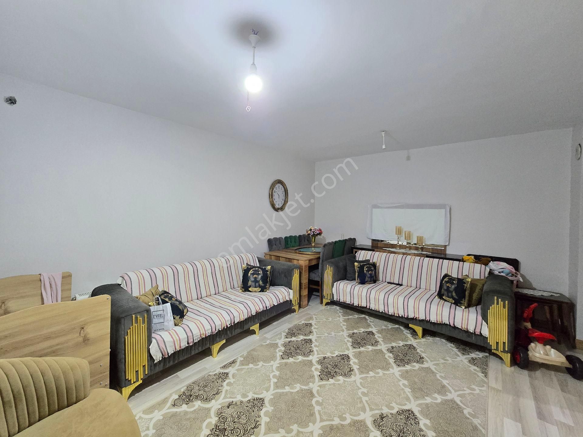 Cadde Seyran'dan Acil Satılık 2+0 Yüksek Giriş Sarı Toki