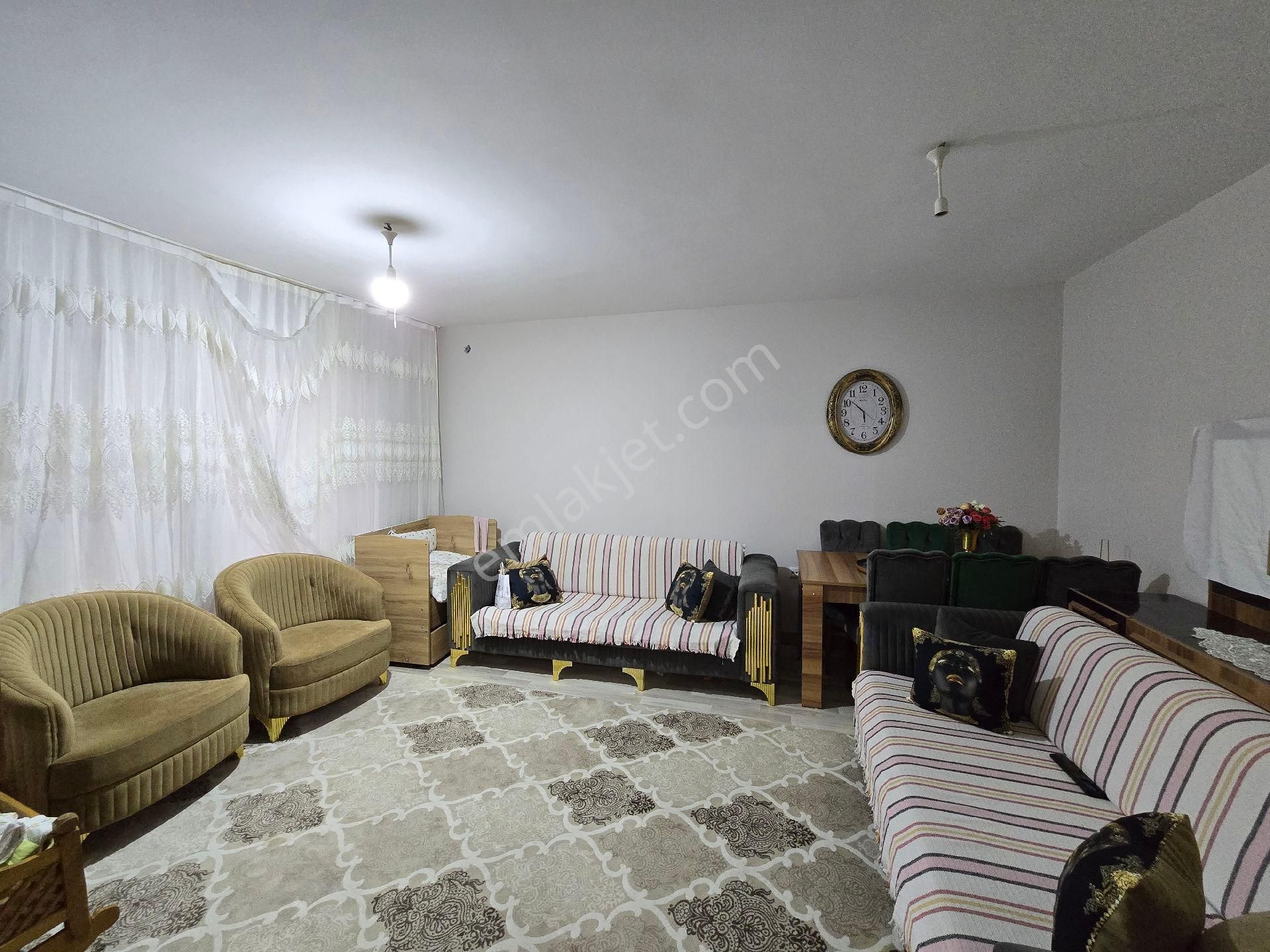 Cadde Seyran'dan Acil Satılık 2+0 Yüksek Giriş Sarı Toki - Görsel 2