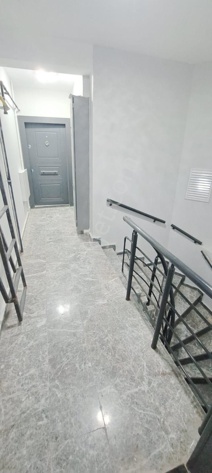 Toprak İnşaat...1 Yıllık Binada 1+1 Balkonlu Ulaşıma Sıfır!!! - Görsel 15