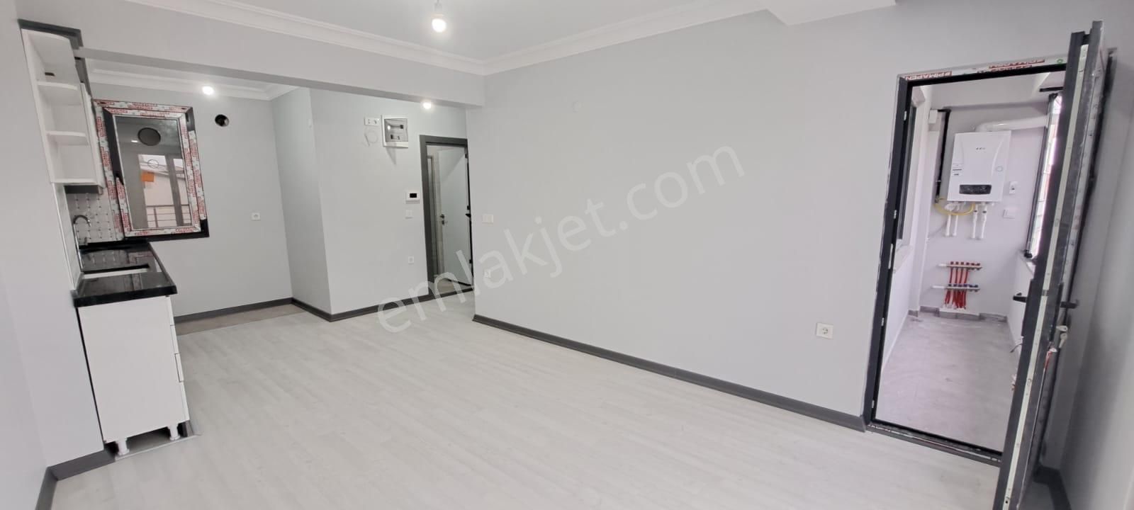 Toprak İnşaat...1 Yıllık Binada 1+1 Balkonlu Ulaşıma Sıfır!!!