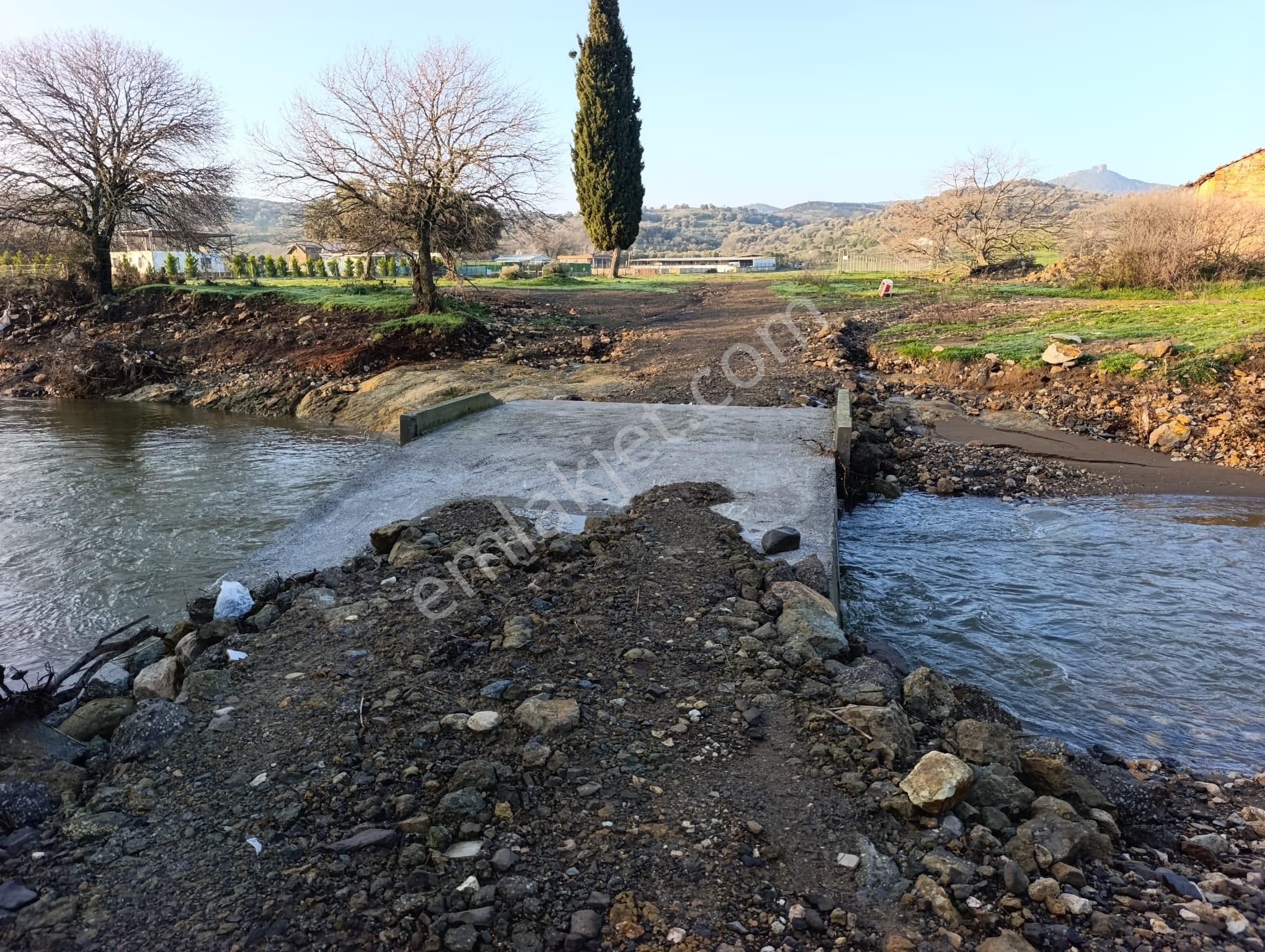 Foça Bucak Mevkiinde Satılık 1500m2 Hisse Tapulu Arazi - Görsel 6