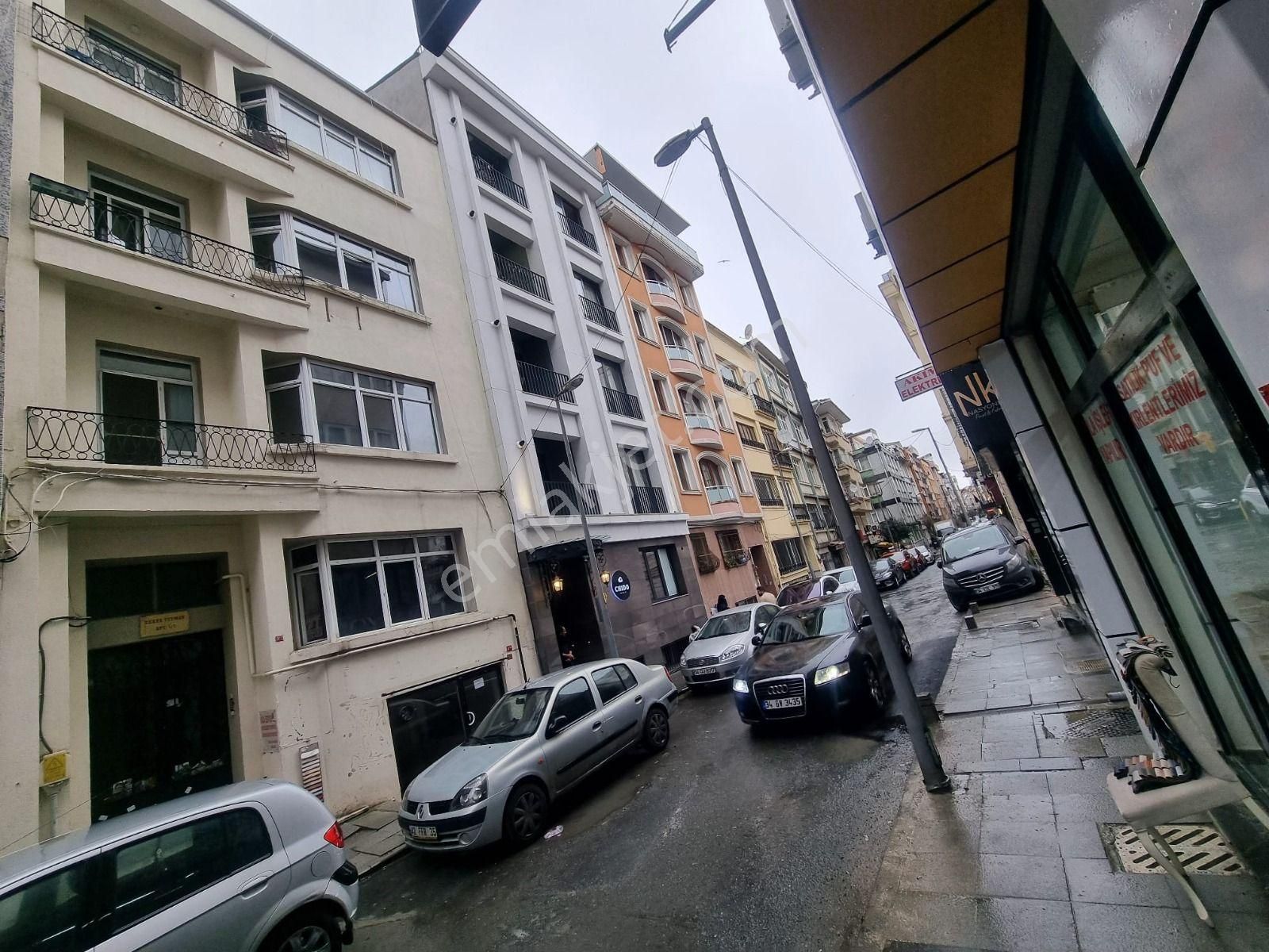Şişli Hanımefendi Sokak Başında Satılık 5 Katlı Bina