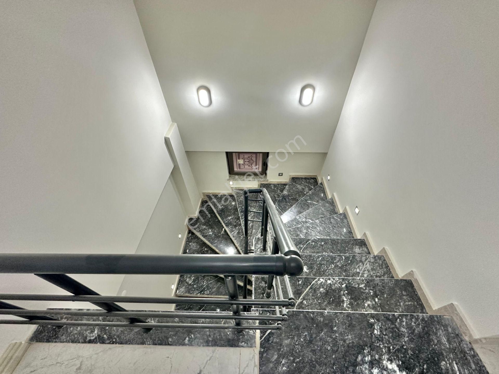 ✨akçay Ay Emlaktan✨narlı'da Yolun Altında Deniz Ve Dağ Çift Mutfak Manzaralı Teraslı 5+1 Lüks Villa - Görsel 21