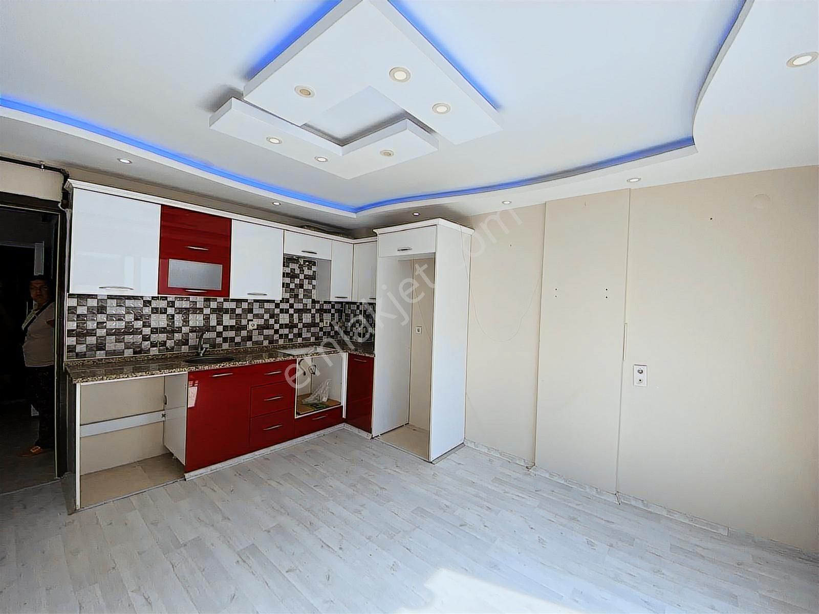 Emlak Center'dan 50.yıl Mah Satılık 2+1 Ara Kat Daire