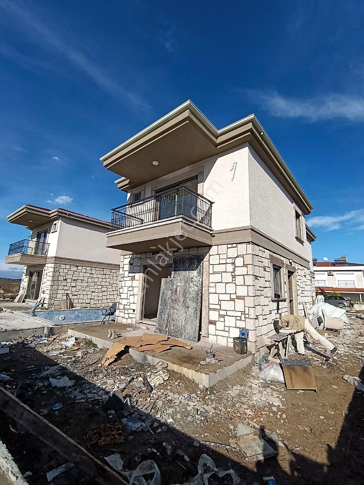 Taş Emlak'tan Sarımsaklıda 2+1 Sıfır Villa