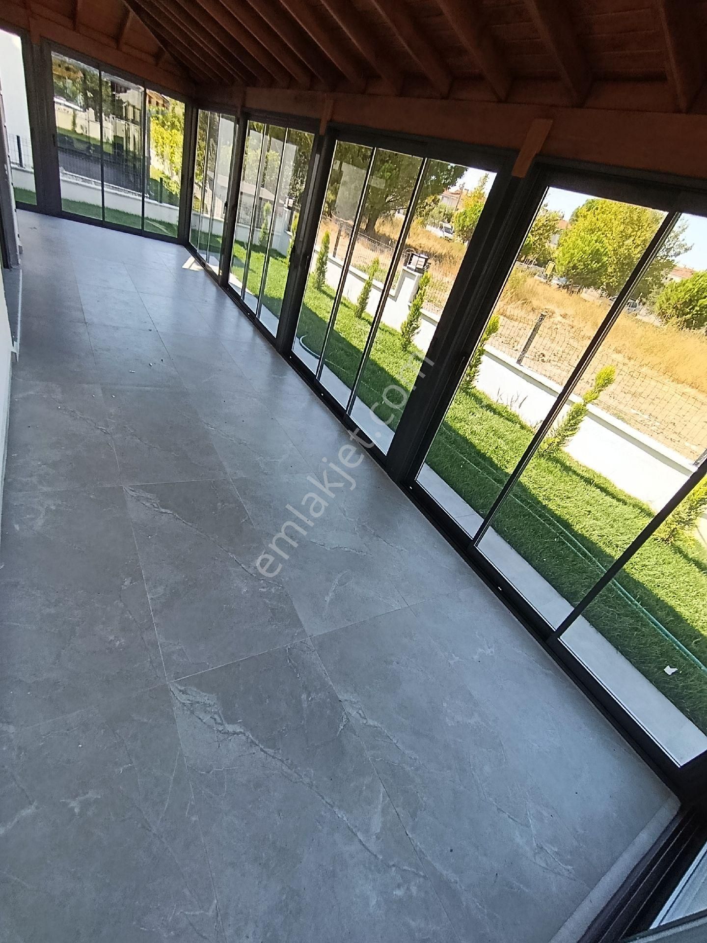 Taş Emlak'tan Geniş Bahçeli Sıfır Villa - Görsel 12