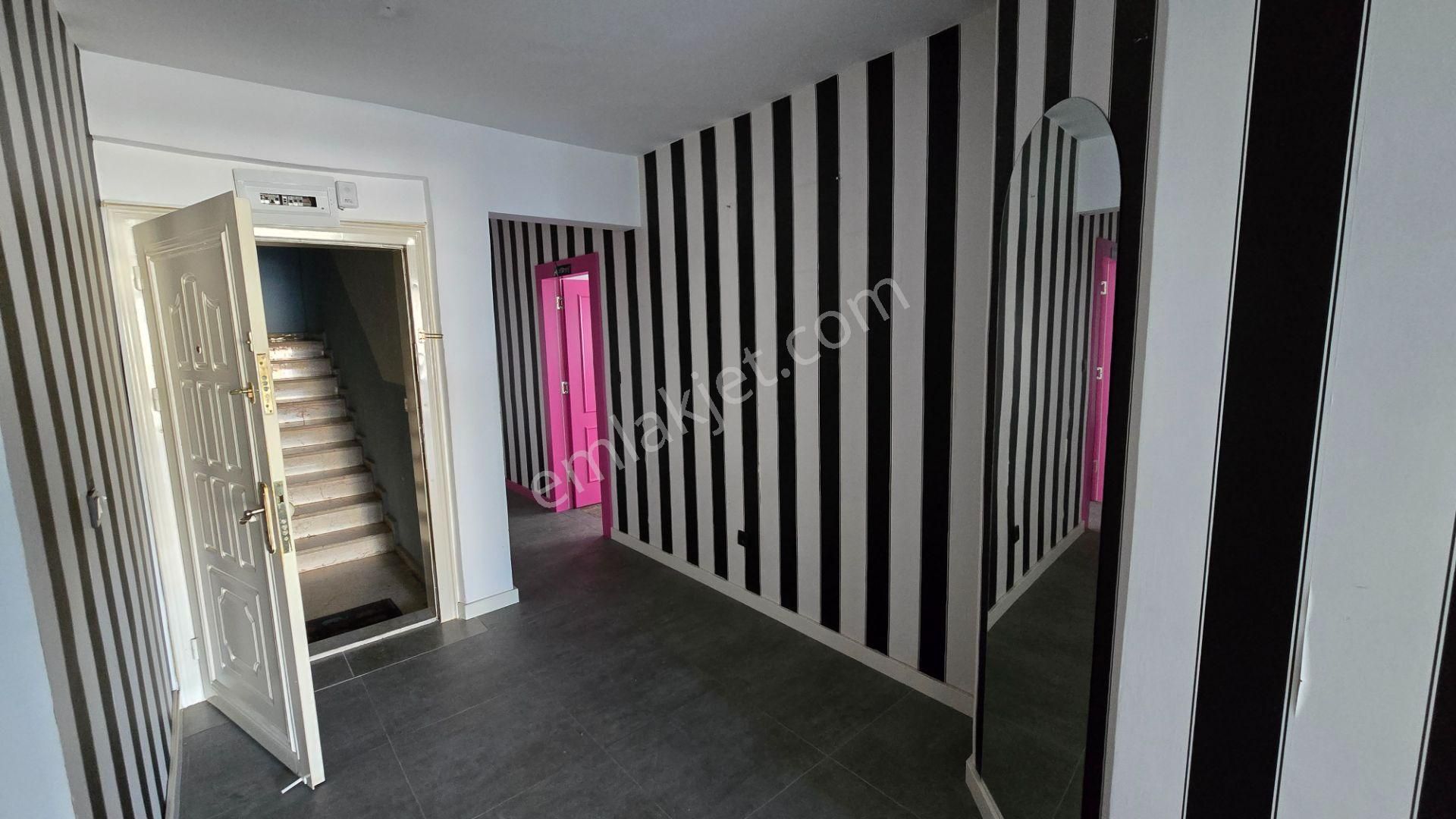 Alanya Şehir Merkezinde Satılık 4+1 150m2 Daire - Görsel 5