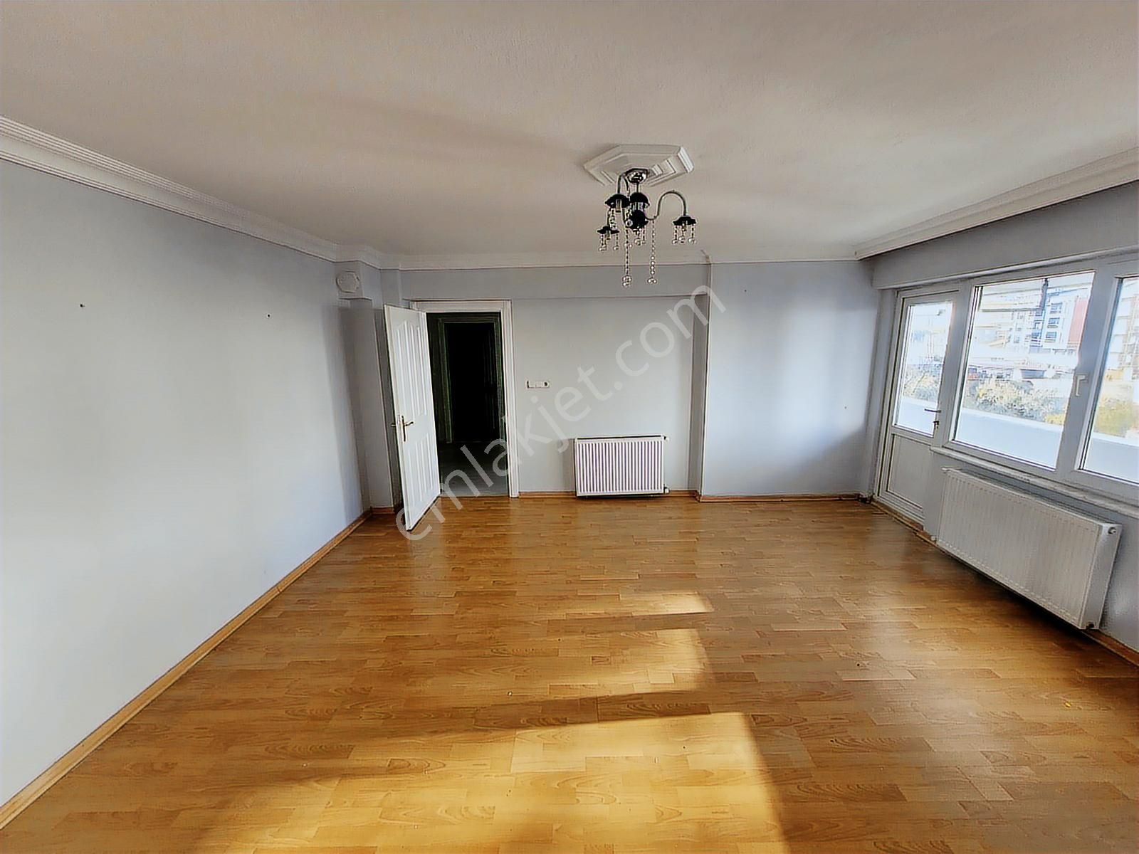Edremit Merkezde Ara Kat Adliye Karşısı Satılık 2+1 Daire
