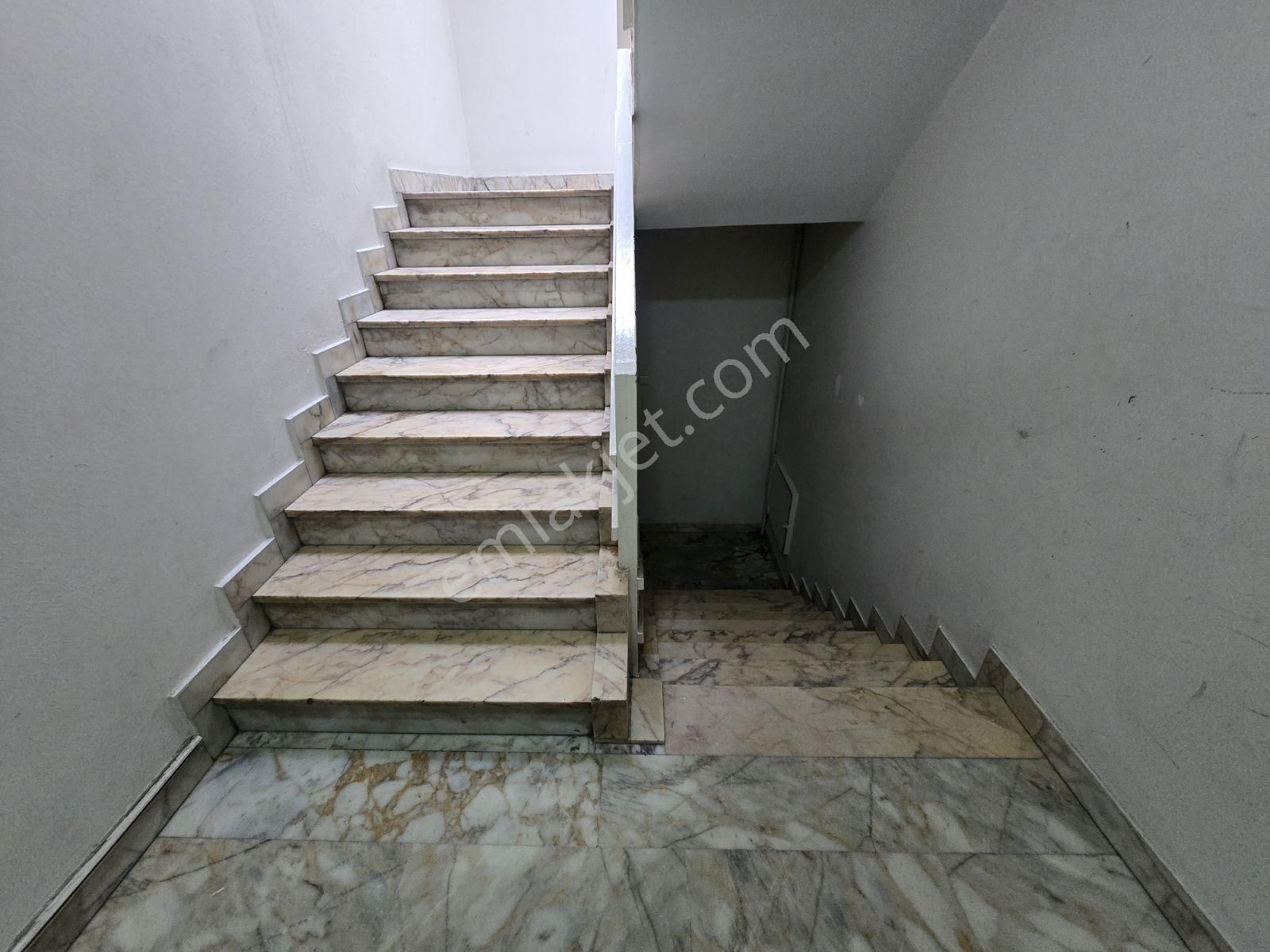 İncirli Metrobüs Karşısında 240 M2 4. Kat 4+1 Ferah Ofis - Görsel 22