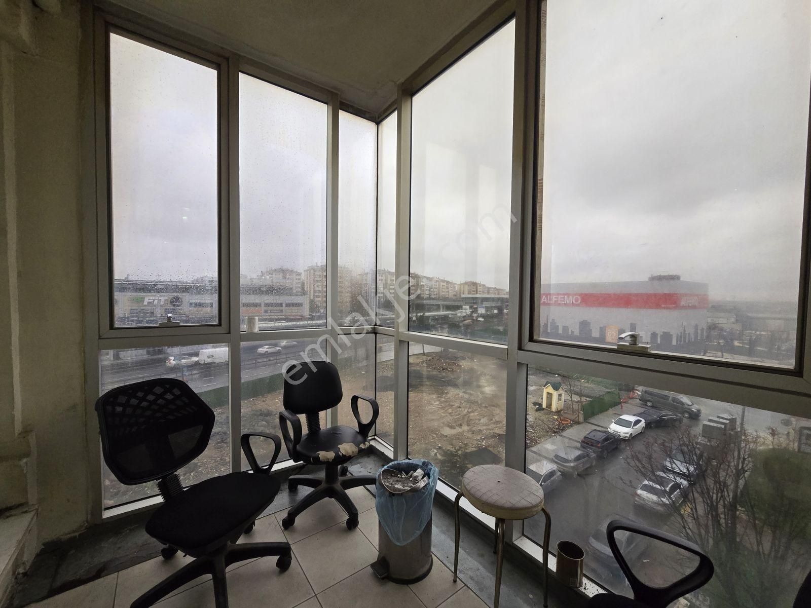 İncirli Metrobüs Karşısında 240 M2 4. Kat 4+1 Ferah Ofis - Görsel 23