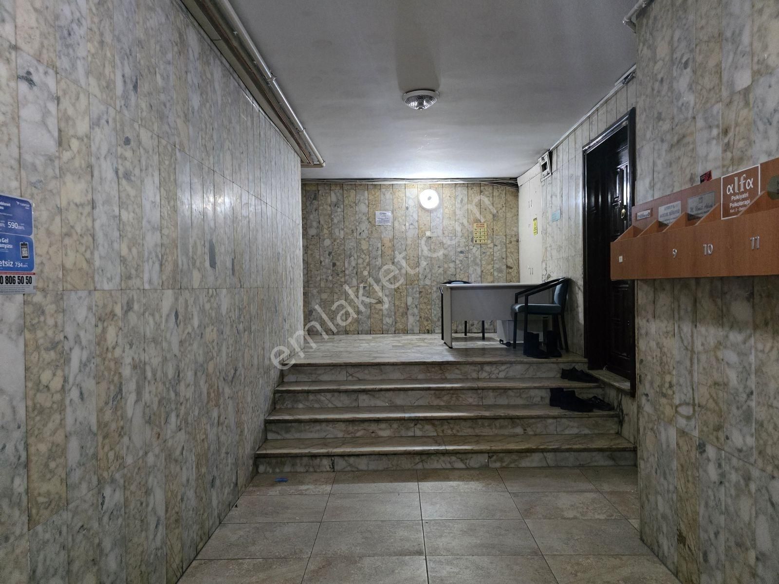 İncirli Metrobüs Karşısında 240 M2 4. Kat 4+1 Ferah Ofis - Görsel 2