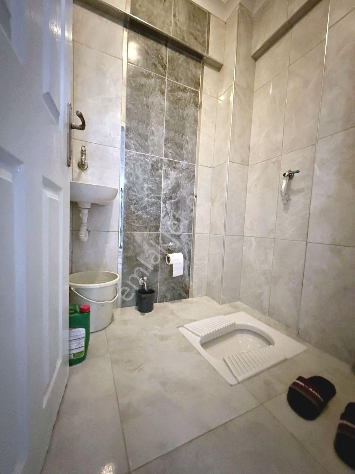 Şehitkubilay Mh.özlem Cad.yanı 3+1 Ara Kat Masrafsız Daire