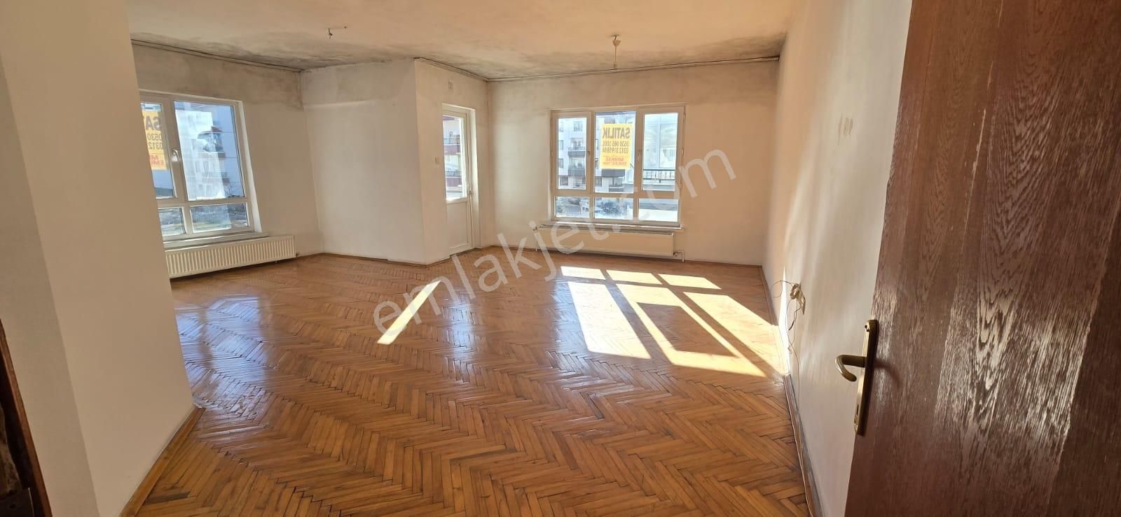 Gülverenmah 3+1 Kat 3 Ön Cephe 120 M2 Merkezi Konum'da