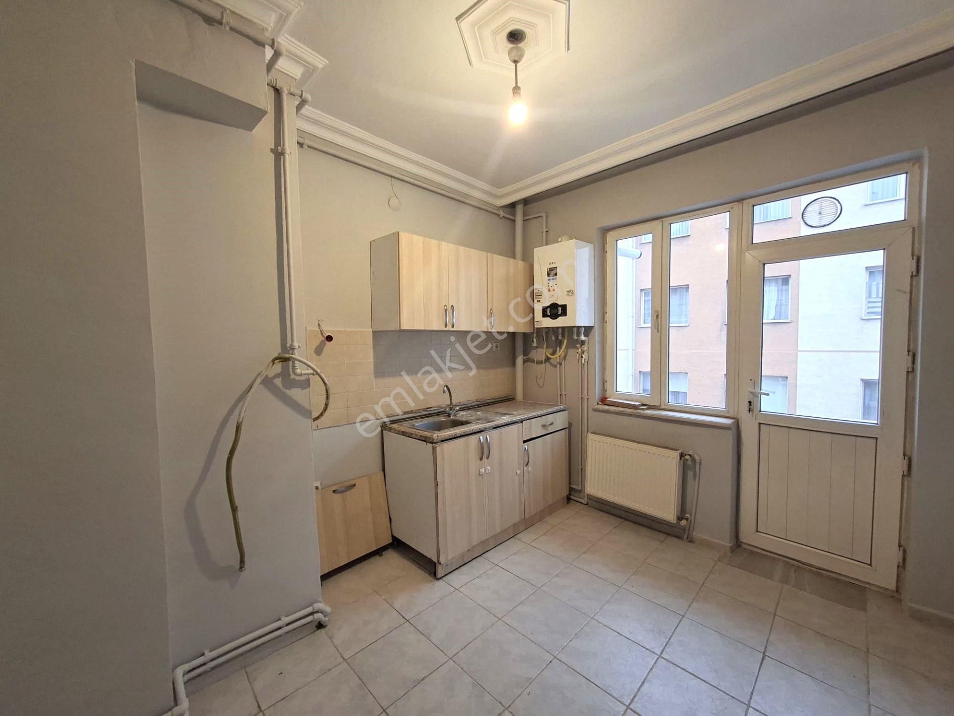 Recep Ümit'ten Gazi Yakup Satar Caddesi Üzerinde Büyük Park Karşısı Satılık 3+1 Asansörlü Daire - Görsel 13