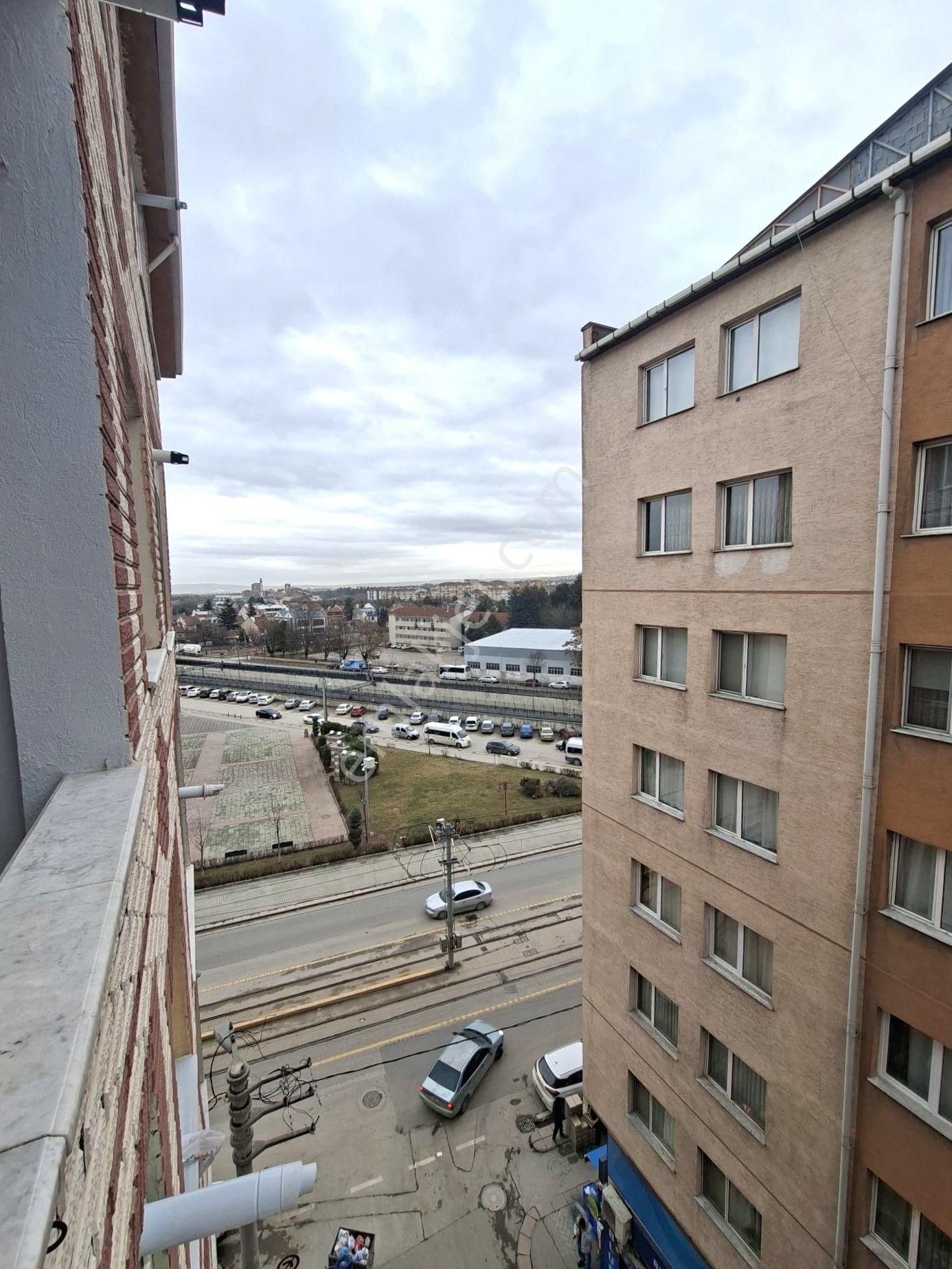 Recep Ümit'ten Gazi Yakup Satar Caddesi Üzerinde Büyük Park Karşısı Satılık 3+1 Asansörlü Daire - Görsel 6