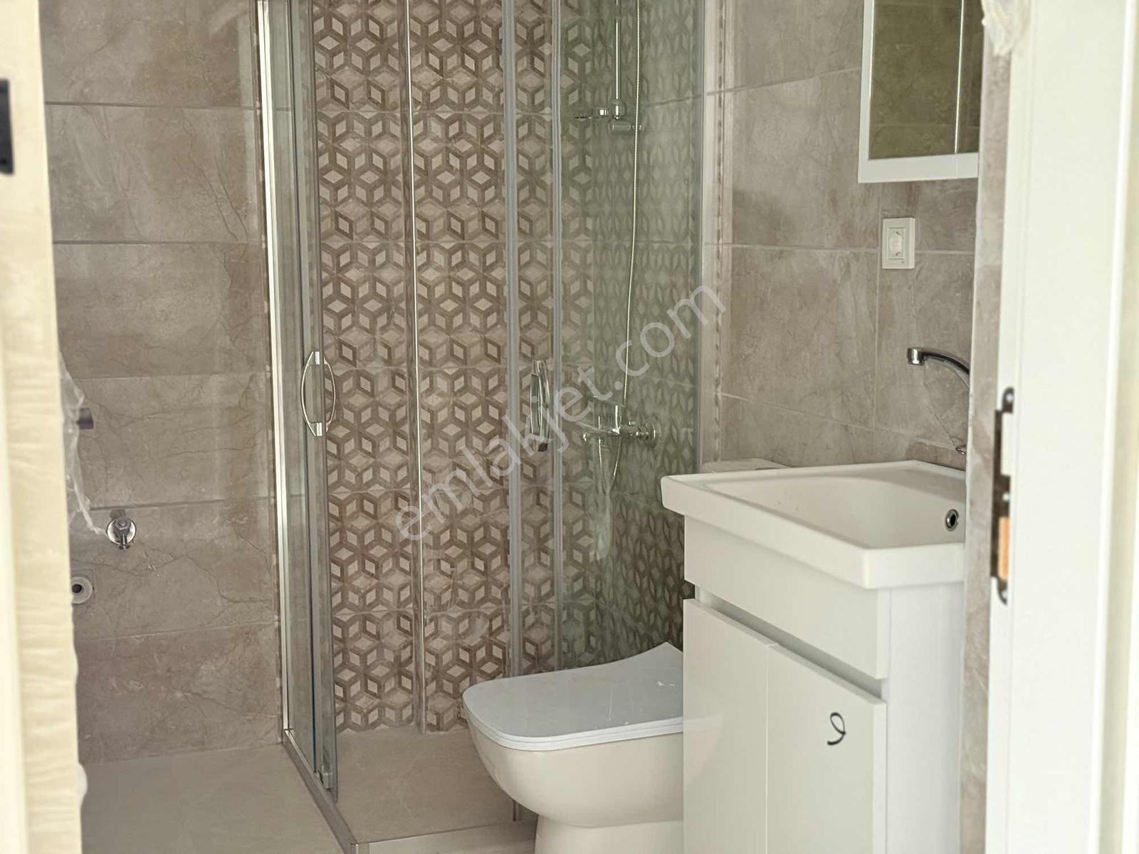 Selçuk Mahallesinde Göle Yürüme Mesafesinde Satılık 1+1 Daire - Görsel 24