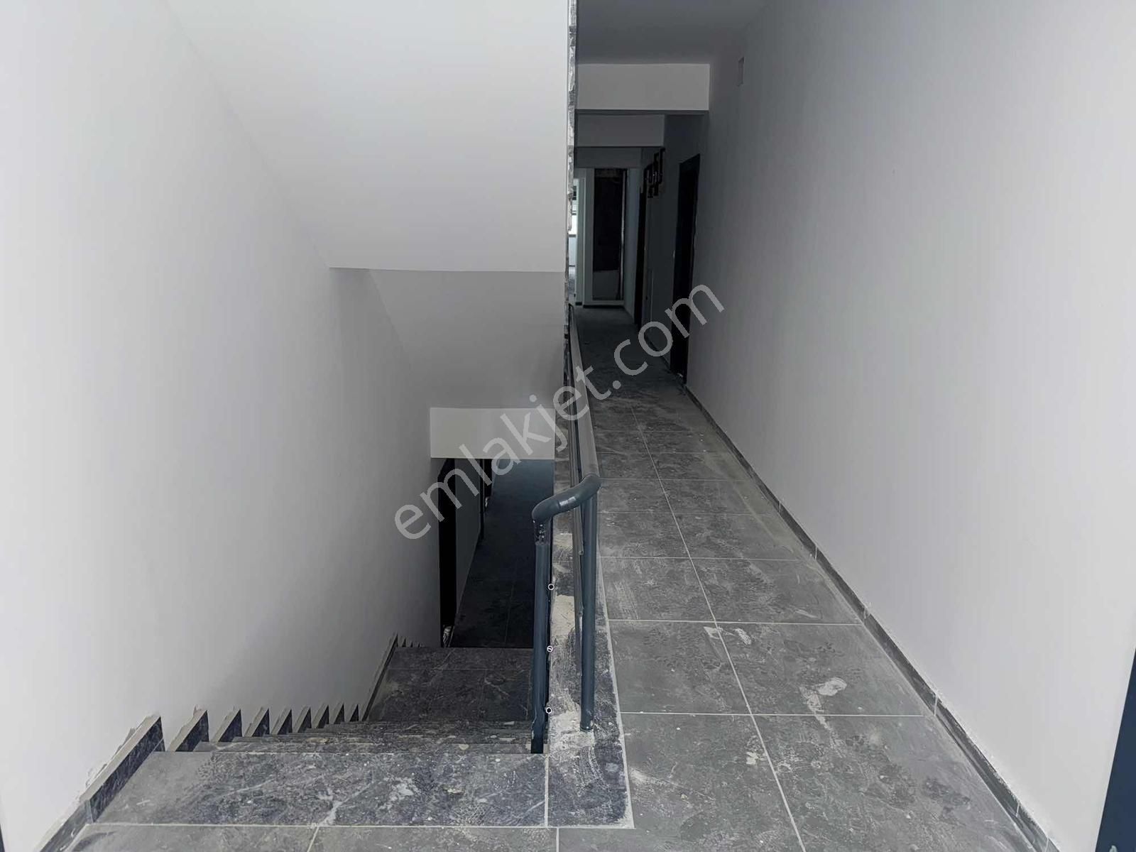 Selçuk Mahallesinde Göle Yürüme Mesafesinde Satılık 1+1 Daire - Görsel 19