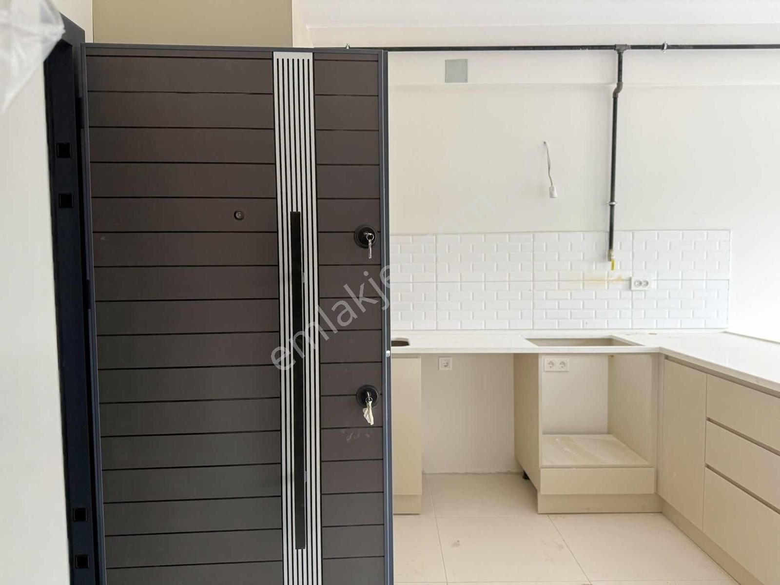 Selçuk Mahallesinde Göle Yürüme Mesafesinde Satılık 1+1 Daire - Görsel 11