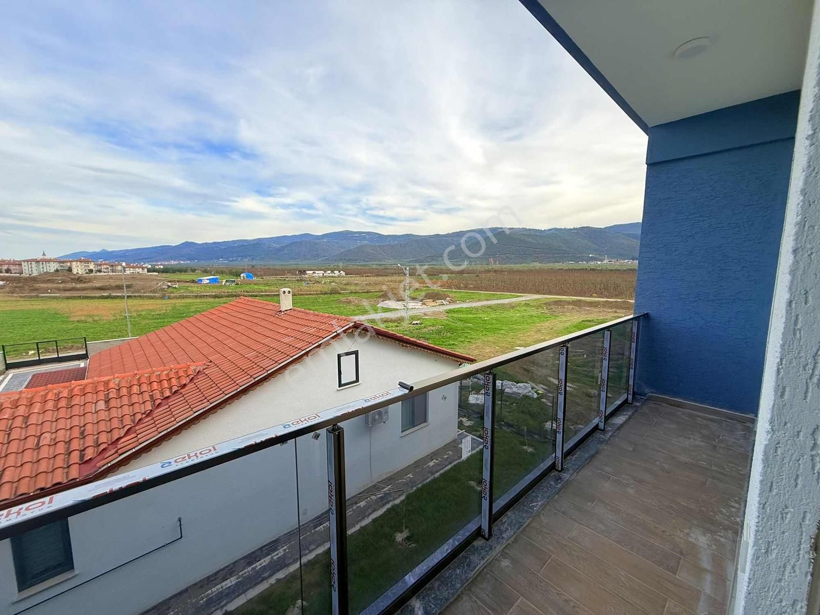 Selçuk Mahallesinde Göle Yürüme Mesafesinde Satılık 1+1 Daire - Görsel 5