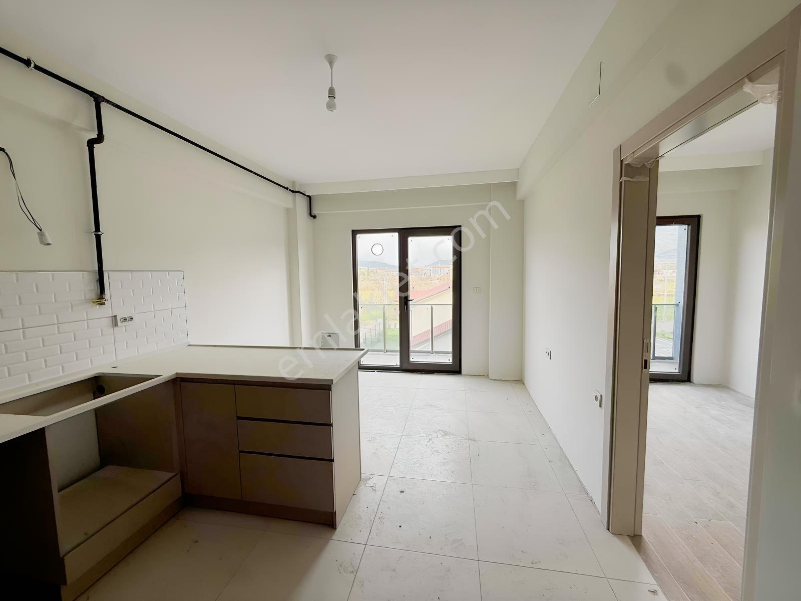 Selçuk Mahallesinde Göle Yürüme Mesafesinde Satılık 1+1 Daire - Görsel 30