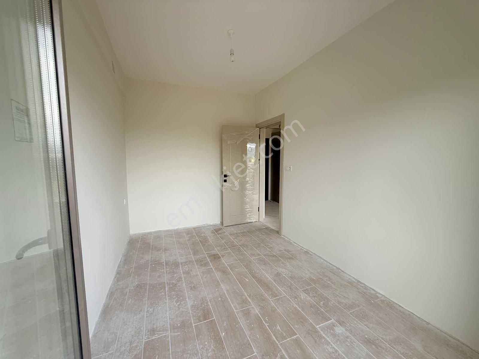 Selçuk Mahallesinde Göle Yürüme Mesafesinde Satılık 1+1 Daire - Görsel 2