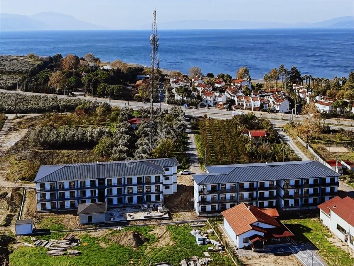 Selçuk Mahallesinde Göle Yürüme Mesafesinde Satılık 1+1 Daire