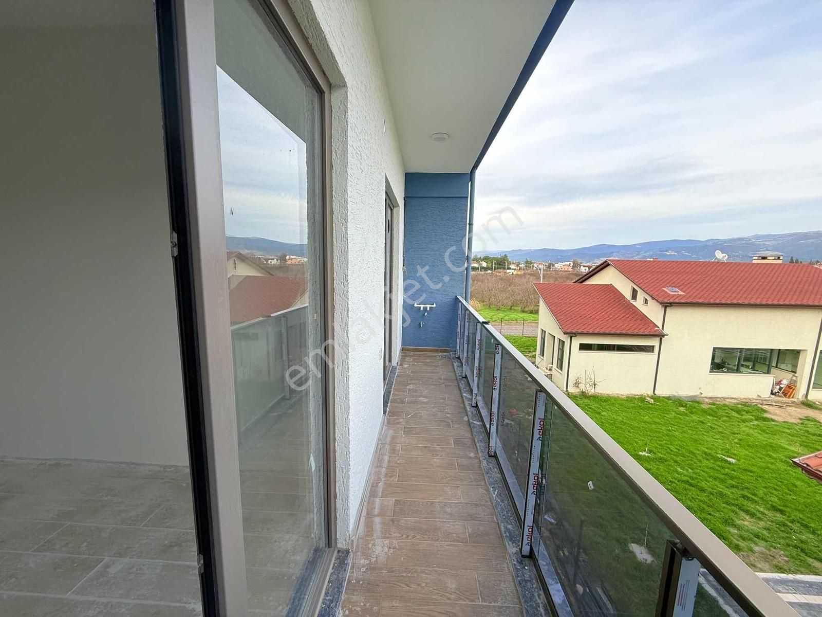 Selçuk Mahallesinde Göle Yürüme Mesafesinde Satılık 1+1 Daire - Görsel 6