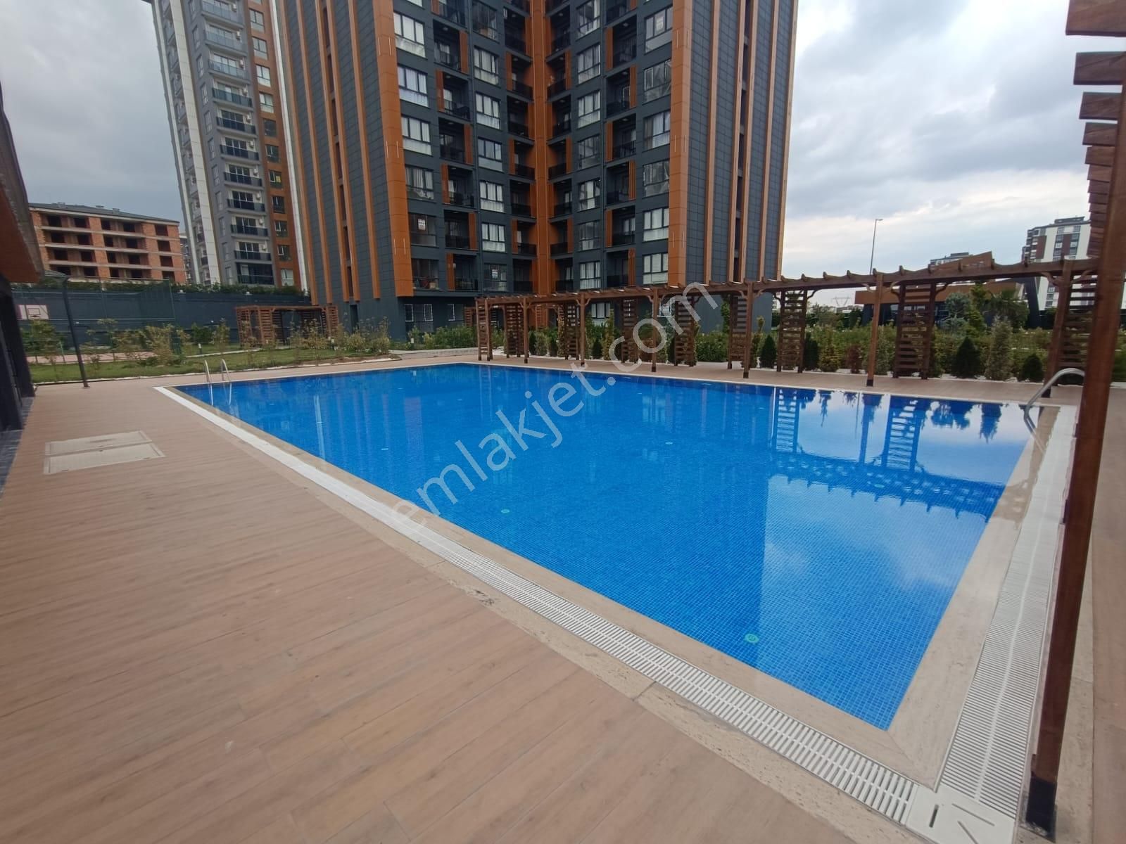 Hürriyet Mah Uysal Lusso'da Havuz Cepheli Lüx Sıfır 1+1 Daire - Görsel 8