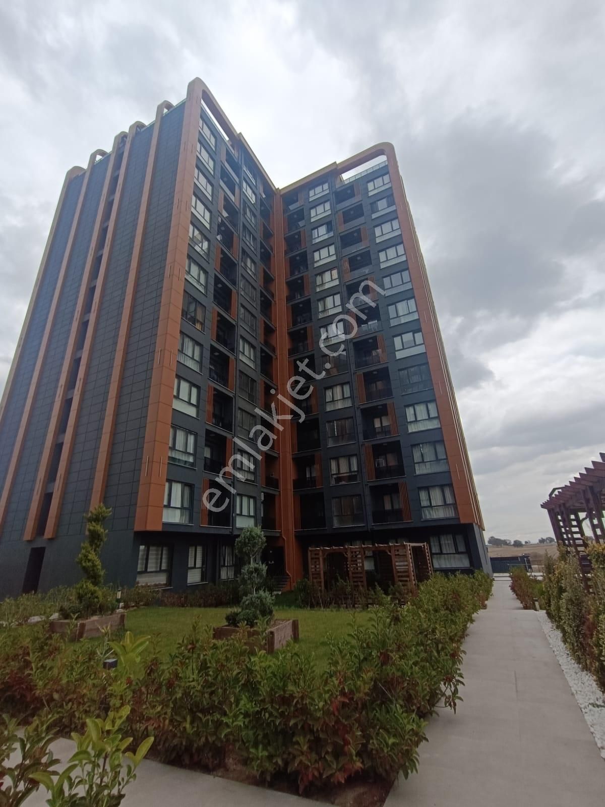 Hürriyet Mah Uysal Lusso'da Havuz Cepheli Lüx Sıfır 1+1 Daire - Görsel 24