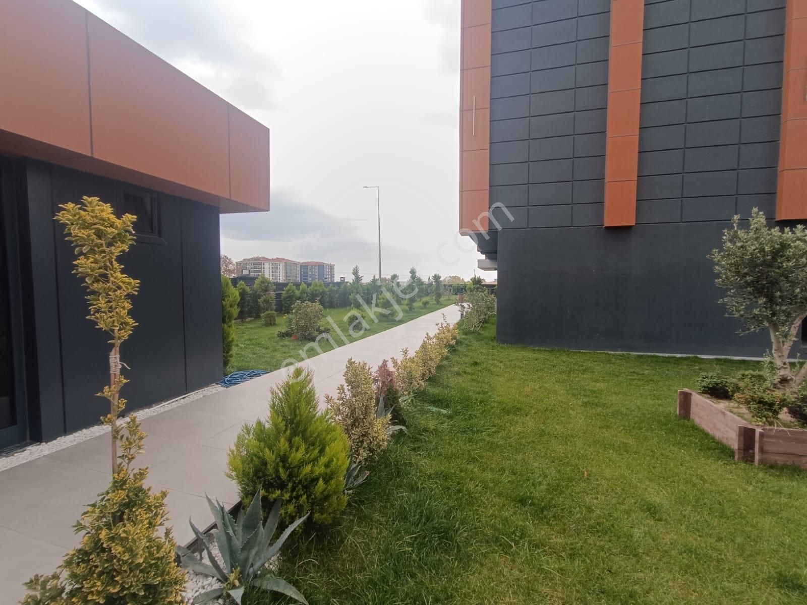 Hürriyet Mah Uysal Lusso'da Havuz Cepheli Lüx Sıfır 1+1 Daire - Görsel 29