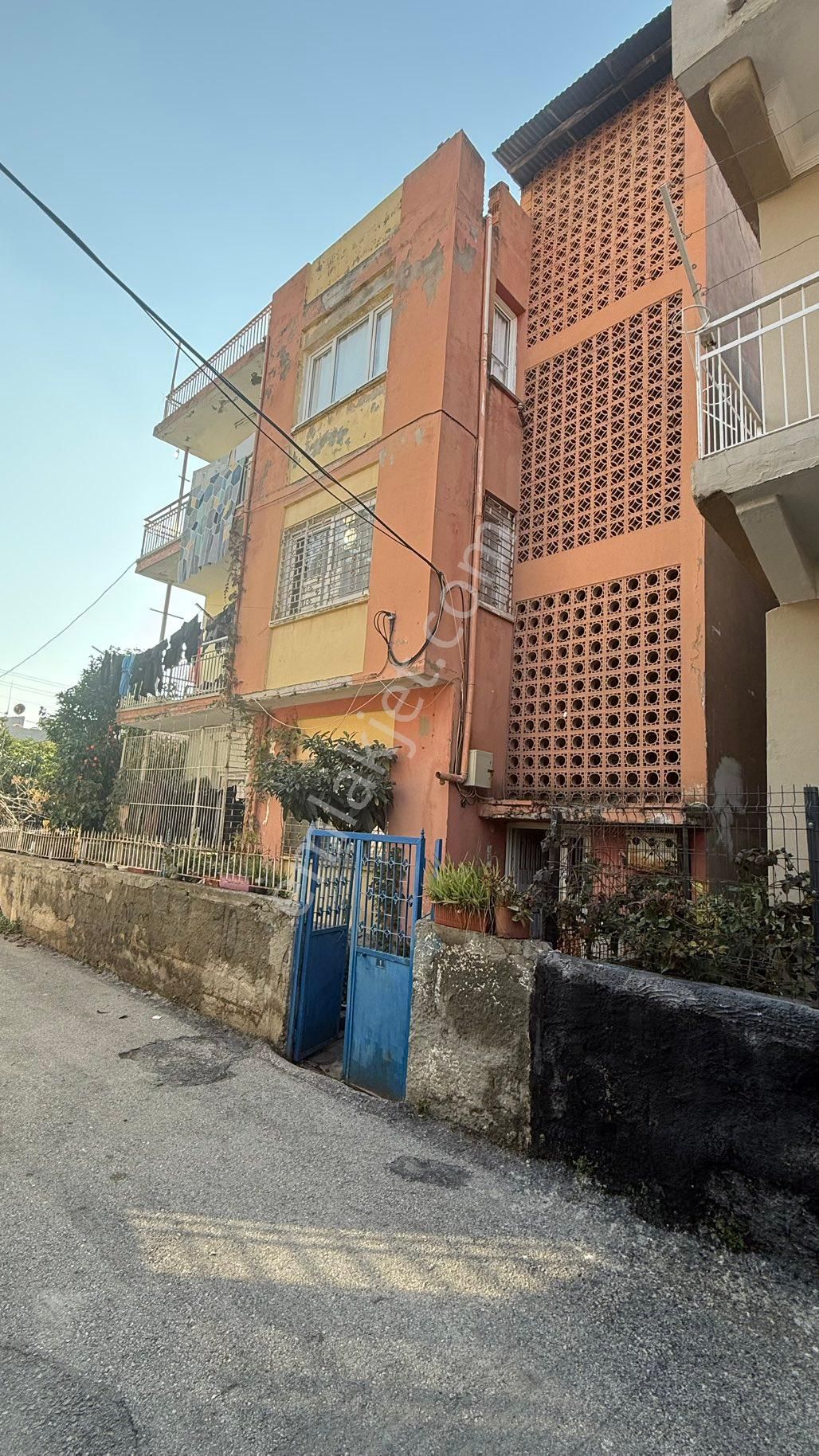 Namık Kemalde Bahçeli Müstakil 3 Katlı Ev